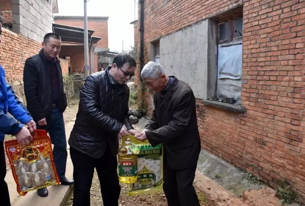 金开BY.COM开展春节慰问 真情温暖共迎和谐新春