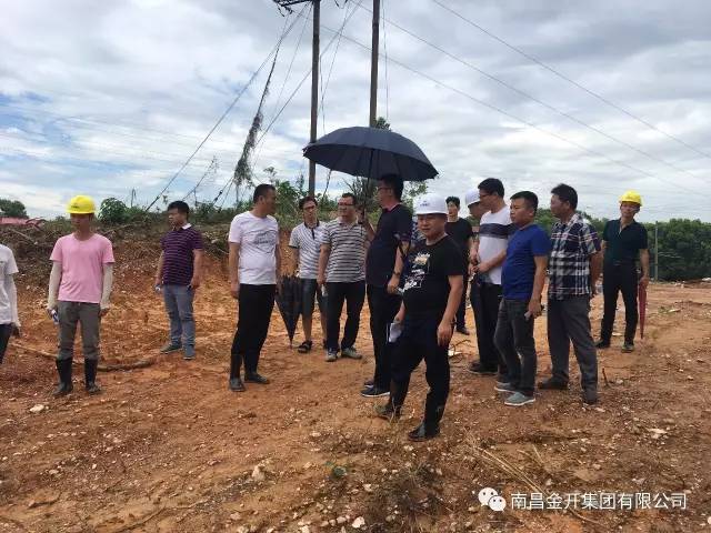 BY.COM高管前往新建江拖路道路工程现场协调工作 