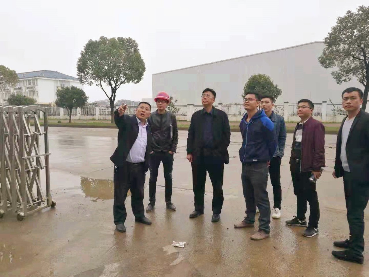 金开BY.COM高管前往农牧民安置房进行专题调研