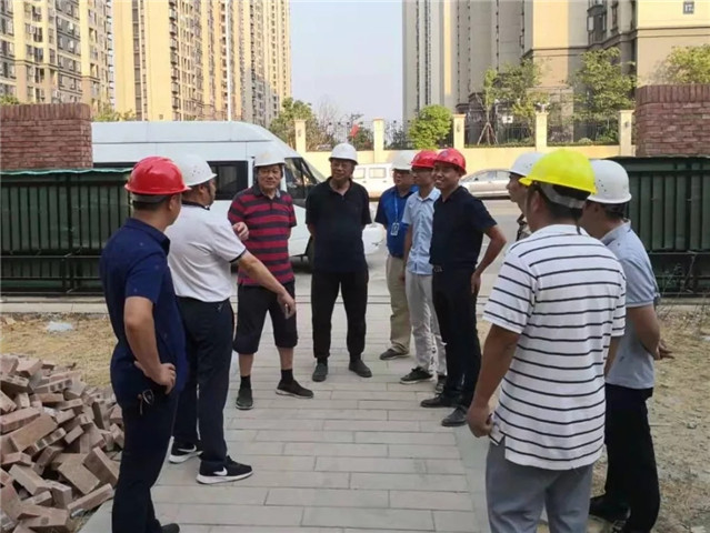 金开BY.COM董事长谢荣华察看区社发口学校幼儿园教育民生项