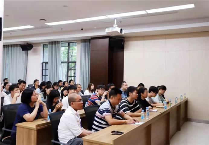 金开BY.COM开展2019年“新闻图片摄影技巧及要求”专题培训