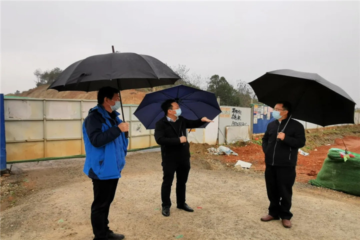 BY.COM副总经理胡许亮深入儒乐湖片区现场调度推进项目建设