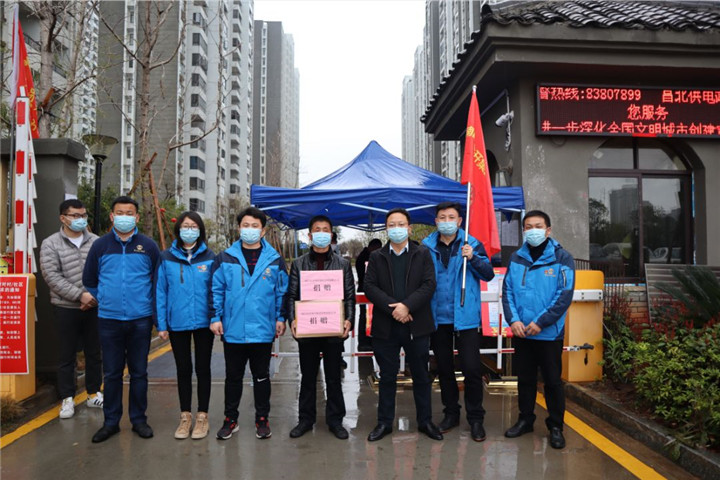 项目公司向五联村和江变社区捐献防疫物资