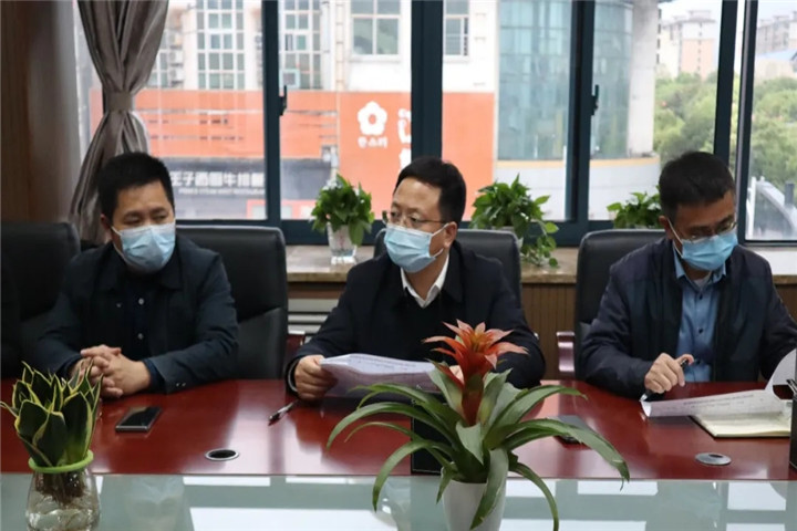 胡许亮主持召开BY.COM临时用地复绿复垦调度会