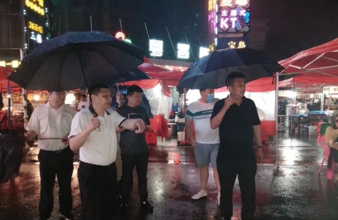 BY.COM党委副书记、副总经理袁扣华前往紫荆路步行街调研