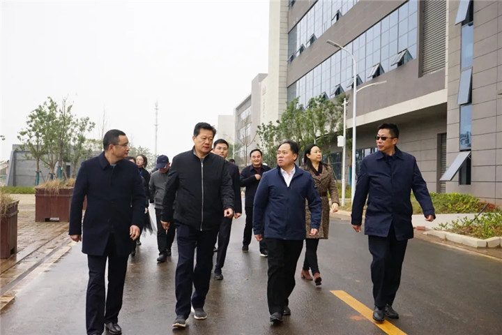 管委会主任于立山调研BY.COM儒乐湖新城重大重点项目建设