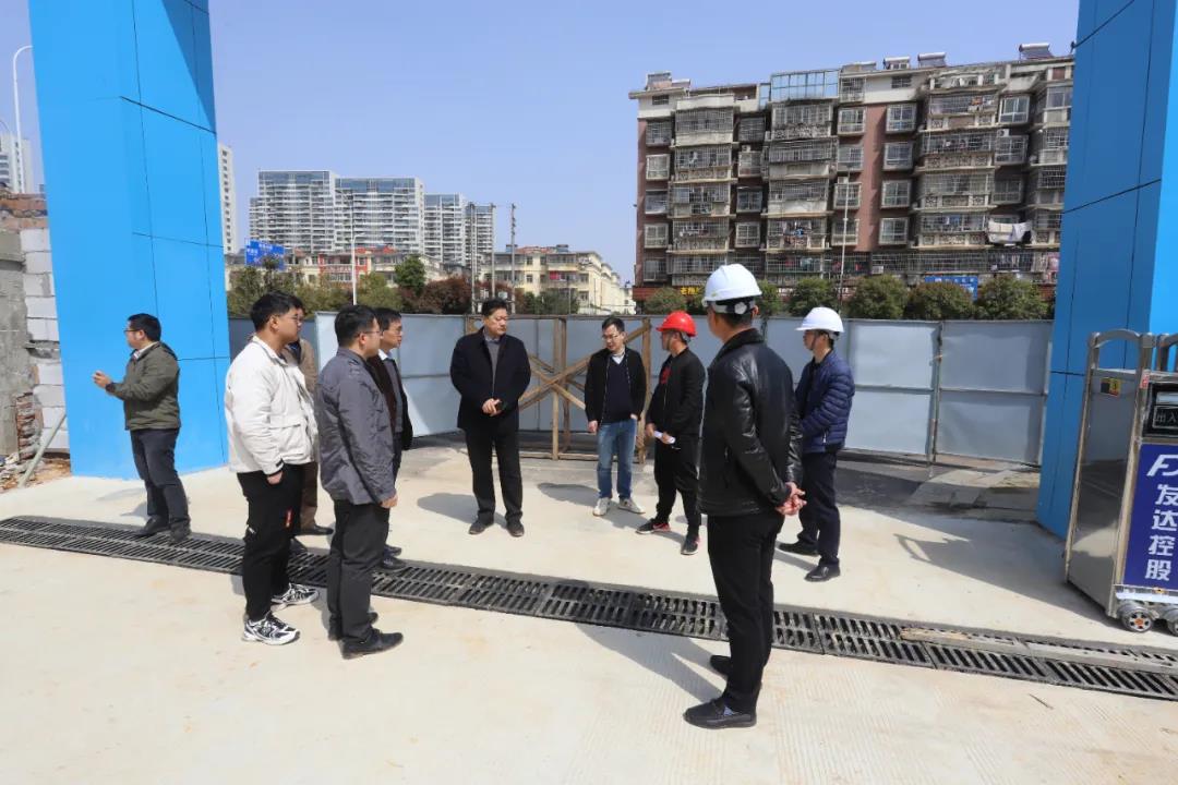 BY.COM党委书记、董事长谢荣华调度BY.COM重大重点建设项目