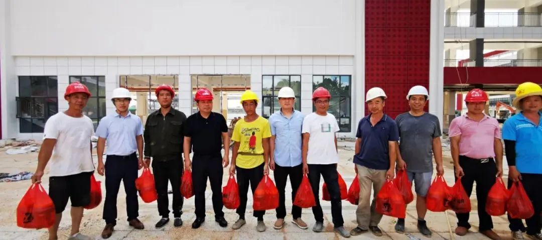 金开BY.COM开展“高温慰问送清凉 凝心聚力鼓干劲”活动