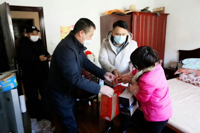 金开BY.COM开展春节走访慰问贫困户活动