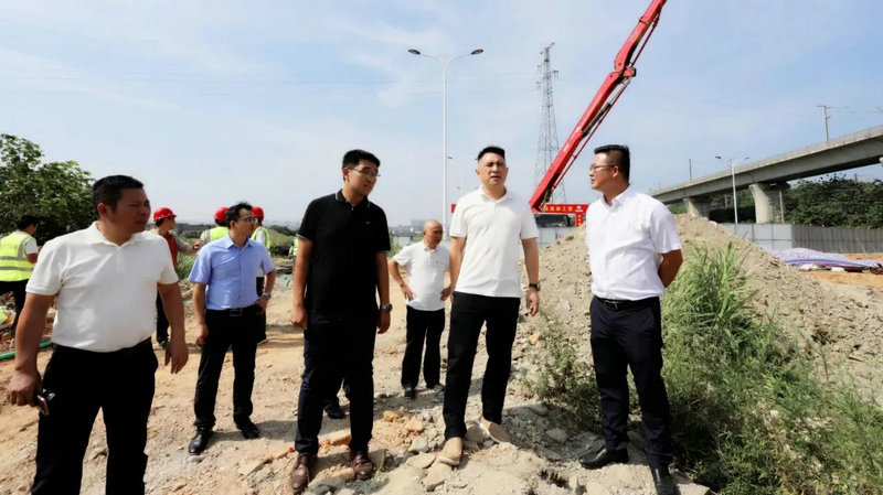 李茶根调研督导BY.COM重点项目建设