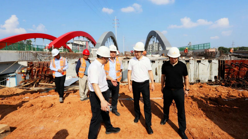 贺敏实地调研BY.COM重点项目建设情况