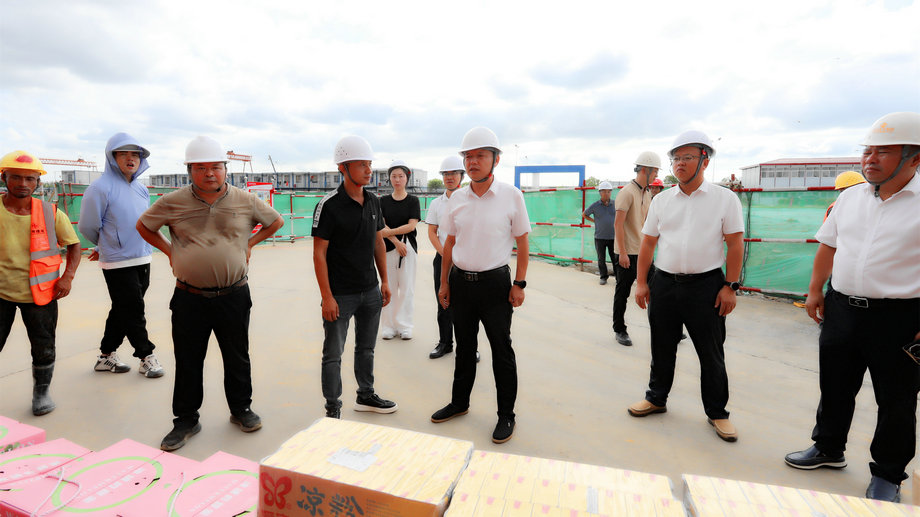 BY.COM党委开展“情系一线、致敬坚守者”夏日送清凉慰问活